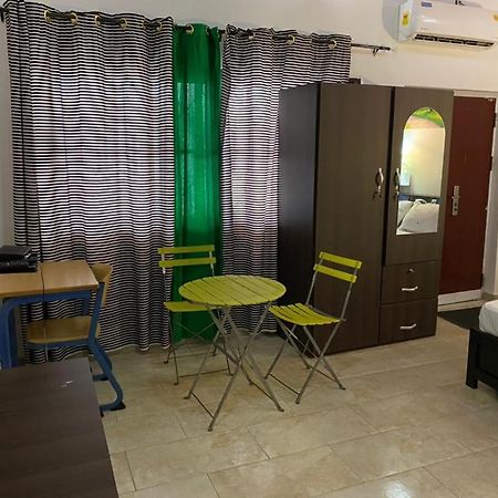 Hgl Guest House East Legon Extérieur photo