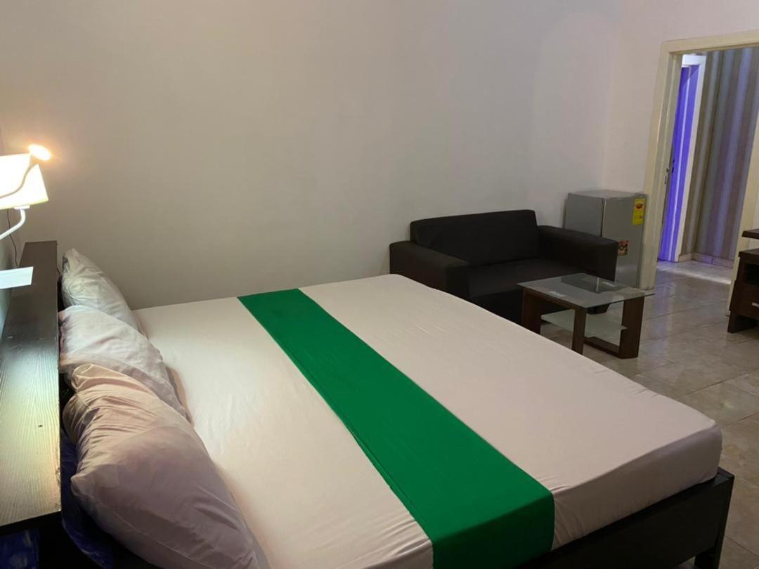 Hgl Guest House East Legon Extérieur photo