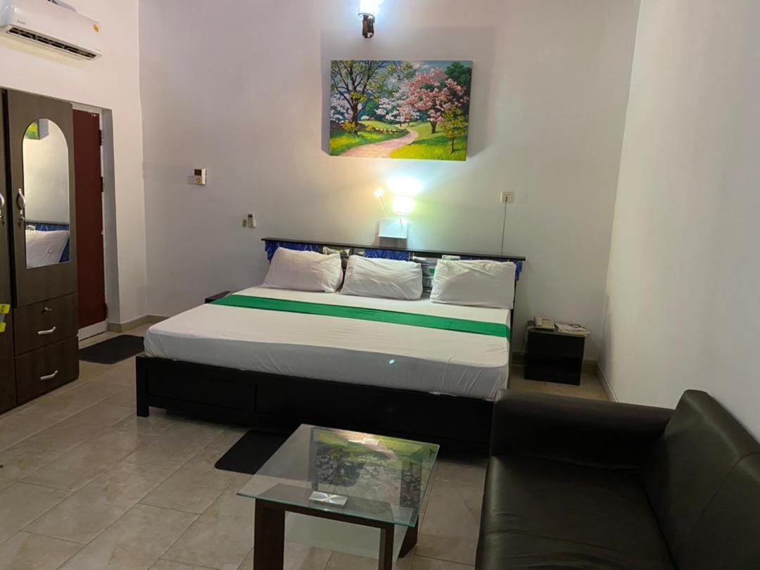 Hgl Guest House East Legon Extérieur photo