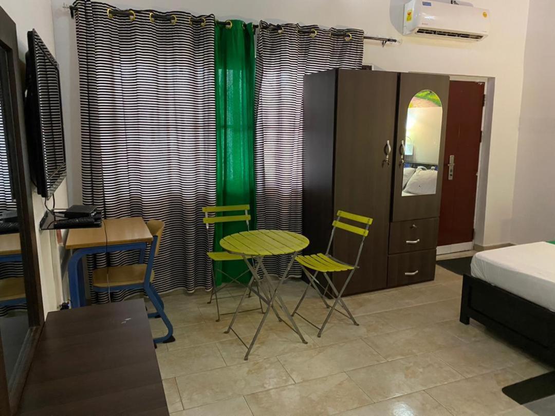 Hgl Guest House East Legon Extérieur photo