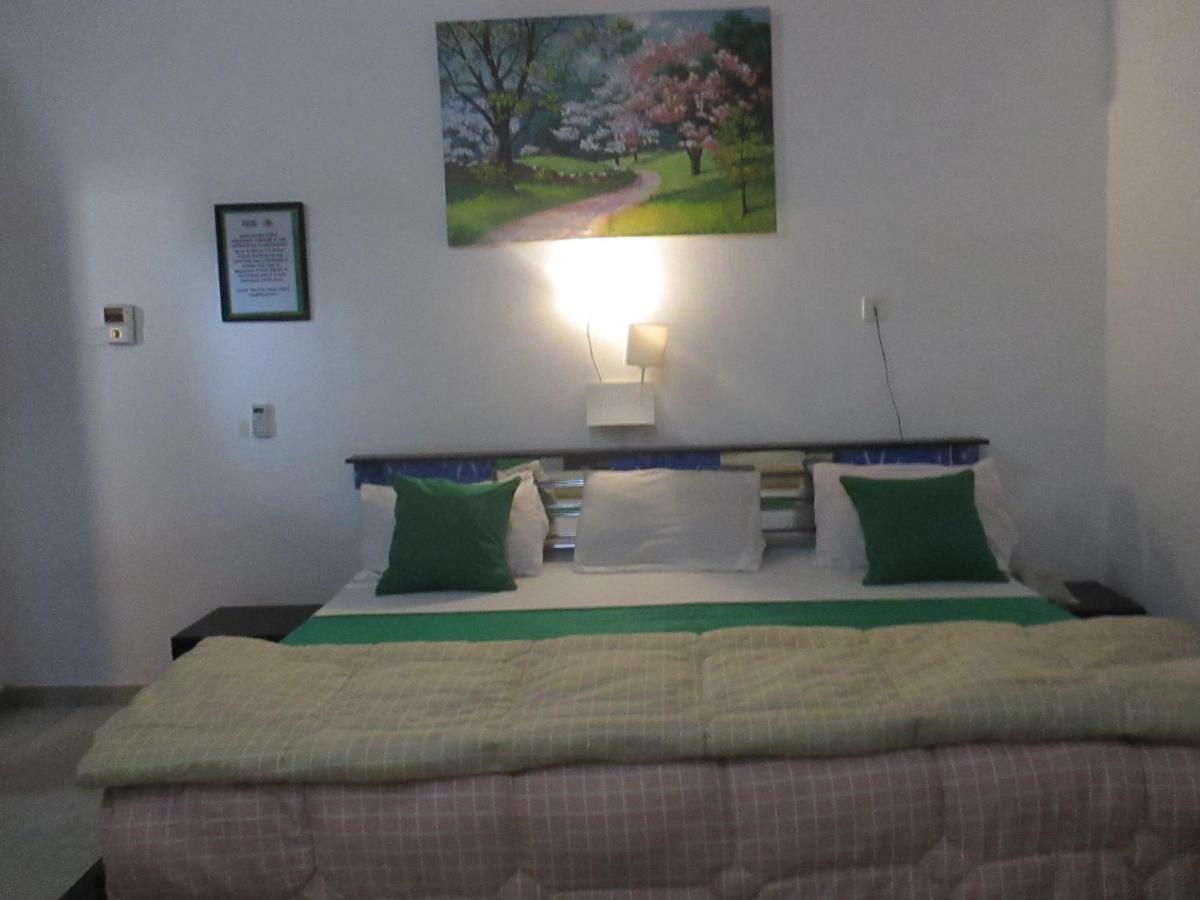 Hgl Guest House East Legon Extérieur photo