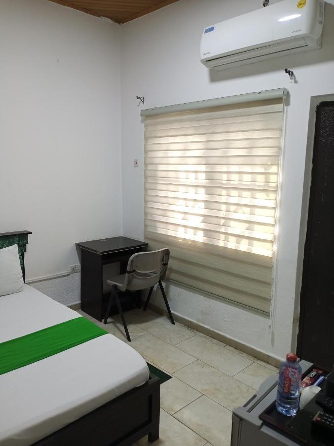 Hgl Guest House East Legon Extérieur photo