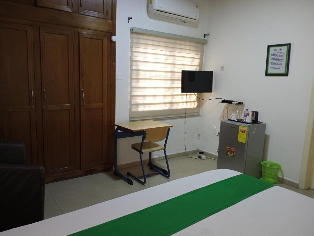 Hgl Guest House East Legon Extérieur photo
