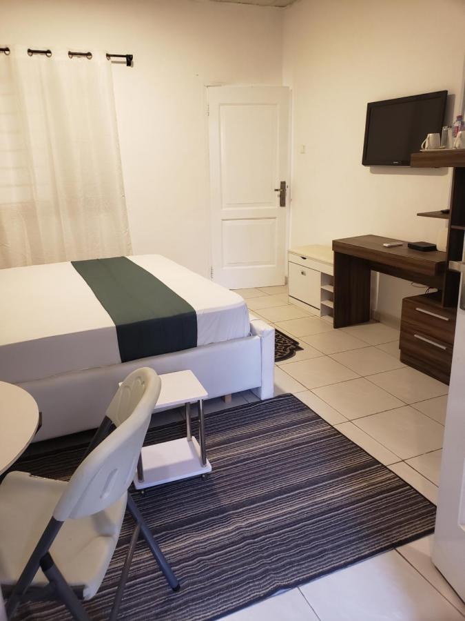 Hgl Guest House East Legon Extérieur photo