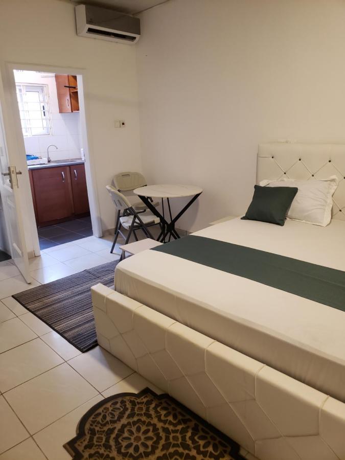 Hgl Guest House East Legon Extérieur photo
